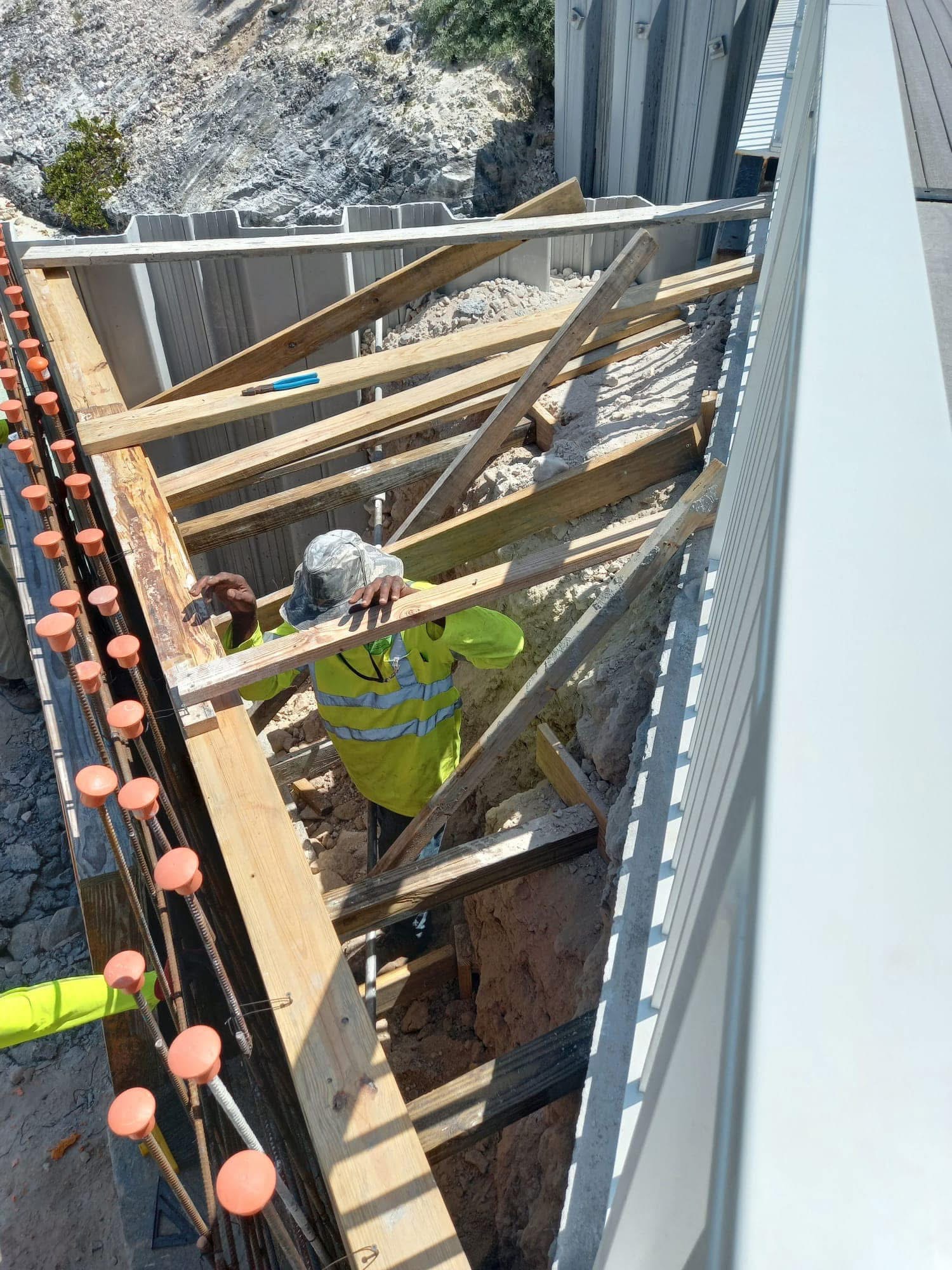 Retaining wall formwork — Nassau